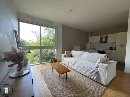 t2 43m2 dans immeuble en pierre