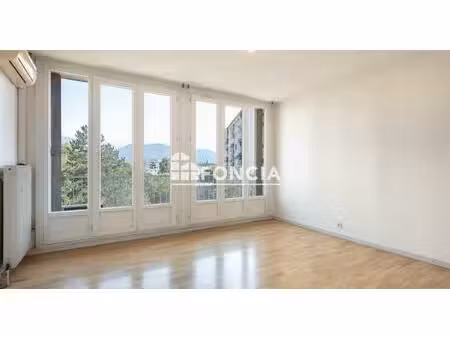 meylan  secteur ayguinards  t3 de 56 m2 au 4ème étage avec balcon