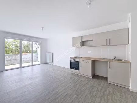 a louer agréable appartement 2 chambres poitiers quartier saint eloi balcon 2 stationnemen