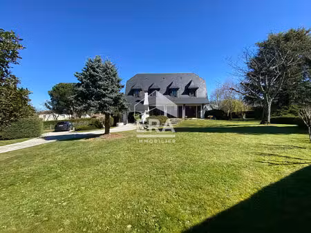 maison avec superbe extérieur