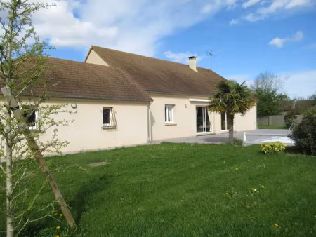 très belle maison de plain-pied à 5 minutes du centre de bréval