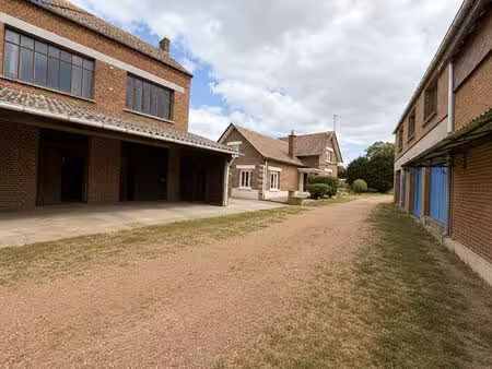 maison individuelle avec grange  dépendances et garages