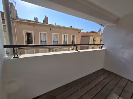 quartier haut à sète  maison de ville avec garage et terrass