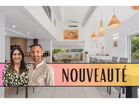 une maison familiale aux allures de maison de vacances  nichée dans un écrin de verdure