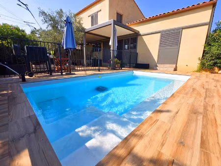 a vendre villa 3 chambres piscine
