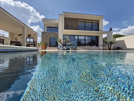 villa d'architecte d'exception 225m2 20 km au nord-ouest d