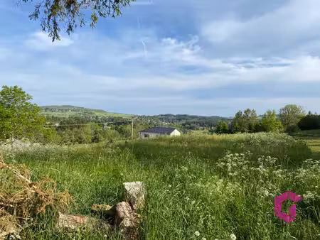terrain constructible d'environ 1300m2 avec vue sur le lizie
