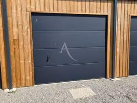 location garage box et parking aux sables-d'olonne (85100) : à louer / 20m² les sables-d'o