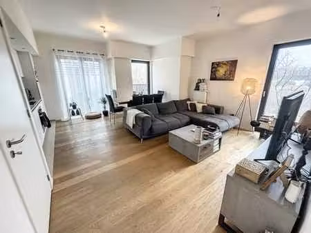 bel appartement 1 chambre non meublé avec terrasse à louer