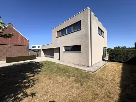 recente half open woning in oudenaarde