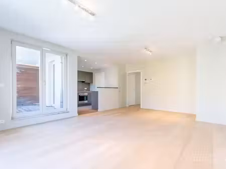 appartement à louer à ixelles € 1.525 (lqtbt) - skyline renting | zimmo