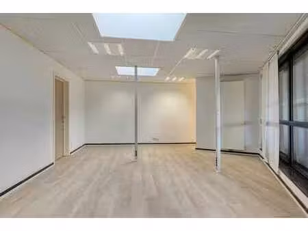 sterk visueel gelegen kantoor vlakbij het centrum van mer...