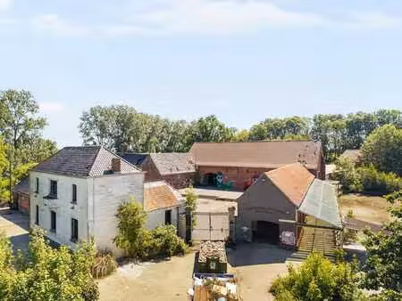 domaine de jaurieu : magnifique ferme en carré!