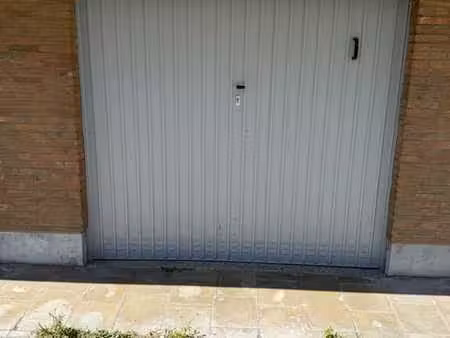garage à louer à evere  avenue louis piérard (48)