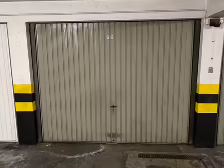 garage box fermé à vendre