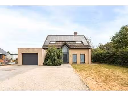 ruime  karaktervolle gezinswoning met mooie tuin