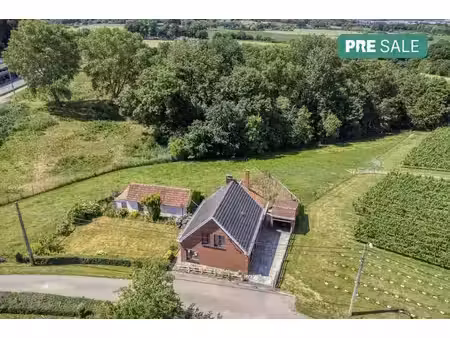 maison avec prairie à vendre dans un endroit magnifique à he