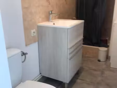 location studio meublé