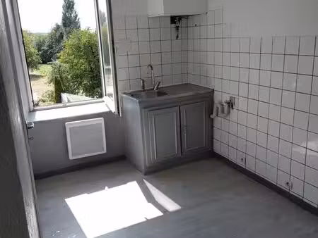 location f2 à colombier fontaine