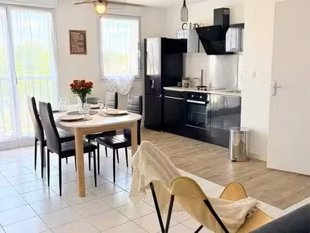 t3 meublé 52 m² – entièrement rénové – 2 chambres – 2 places de parking – résidence sécuri
