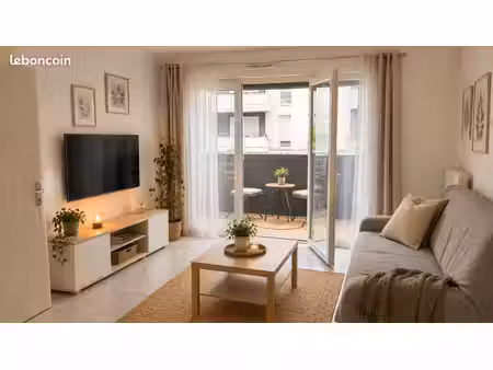?t2 avec balcon et parking – le bouscat