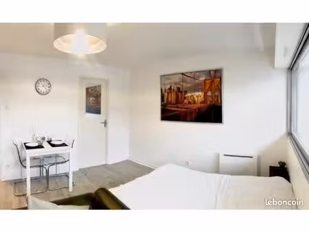 apparemment studio bien agencé lumineux