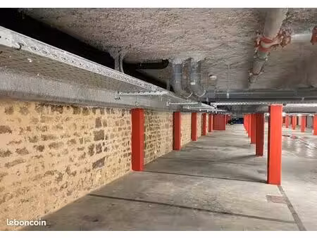 place de parking couverte et sécurisée aux chartrons