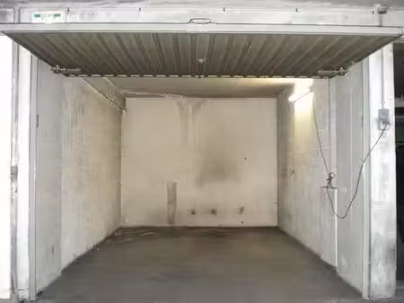 loue box situé au 8 de la rue scheffer 75116 paris