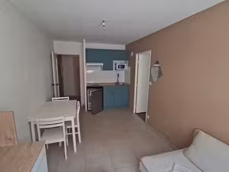 appartement t2 meublé face lycée victor bérard