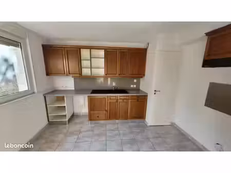 appartement f6 très spacieux avec extérieur