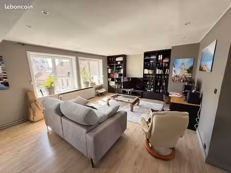 tres bel appartement t4 de 98 m2 en coeur de ville de st omer vue exeptionnelle sur la cat