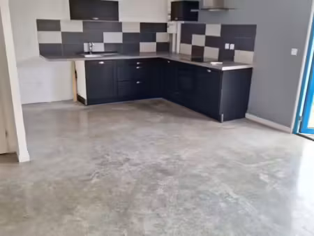location t3 avec jardin et parking