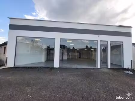 à louer – local professionnel / showroom de 148 m² – saint-parres-aux-tertres