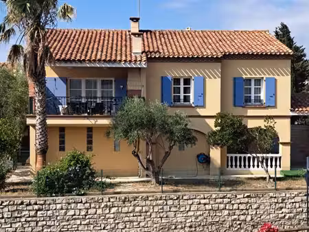 ? havre de paix à leucate – une maison d'exception entre mer et nature