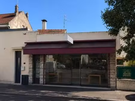 commerce 100 m²