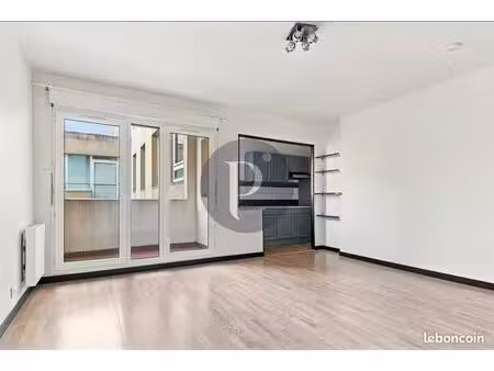 studio 1 pièce 32 m²