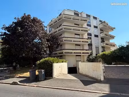 parking/box 2 pièces 20 m²