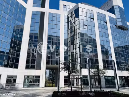 bureaux 700 m²