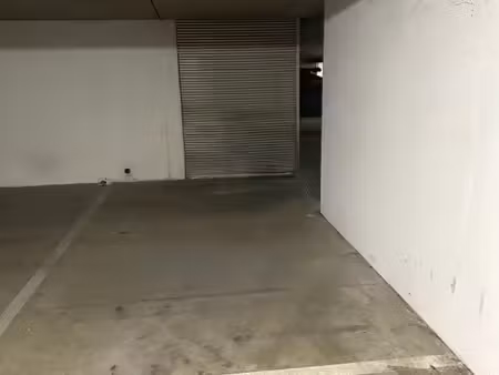 place de parking - à deux pas de la gare rer