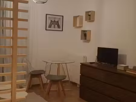 appartement meublé dans immeuble récent en plein centre ville à 2mn du rer