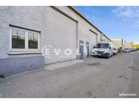 local bureaux 611 m²