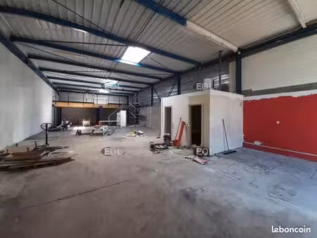 local d'activité 239 m²
