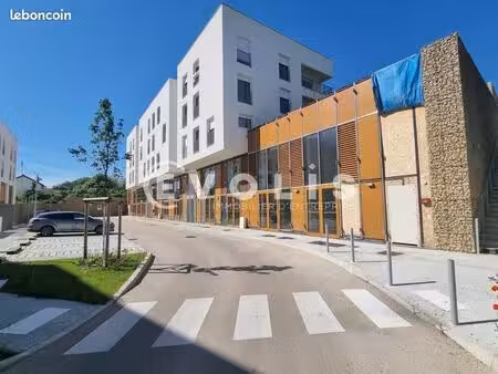 local d'activité 93 m²