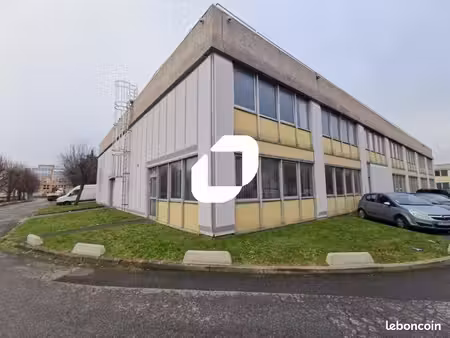local d'activité 757 m²