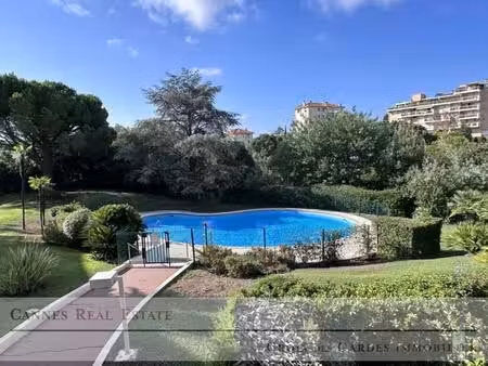cannes – élégant 3 pièces de 80 m² avec terrasse  garage  cave et piscine dans résidence d