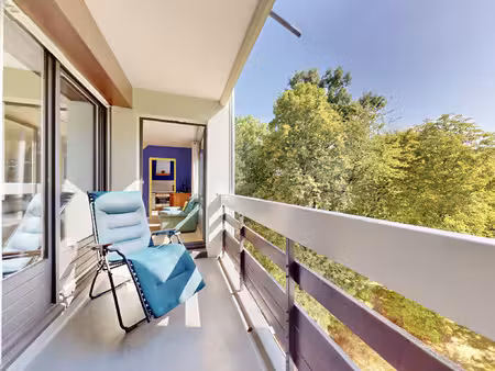 t4 de 80 m2 avec balcon  cave  garage et rénovation énergéti