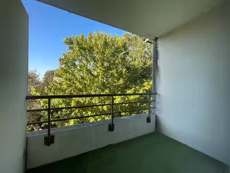 a vendre à séné aux portes de vannes appartement une chambre une place de parking ascenseu
