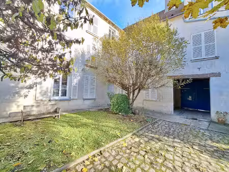 appartement 2 chambres  entièrement rénové avec garage  cen