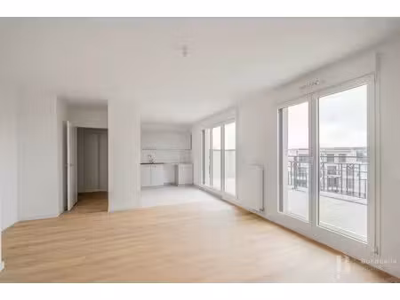 saint-maur - av. louis blanc - a louer vide 3 pieces de 62m² avec terrasse de 23m² au 4e e