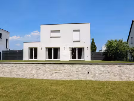 maison meublée en bordure de forêt 223m2 utiles et 165m2 habit